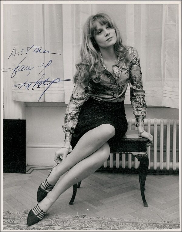 Francoise Dorleac Autograph (Click for full image) | Best Movie Posters